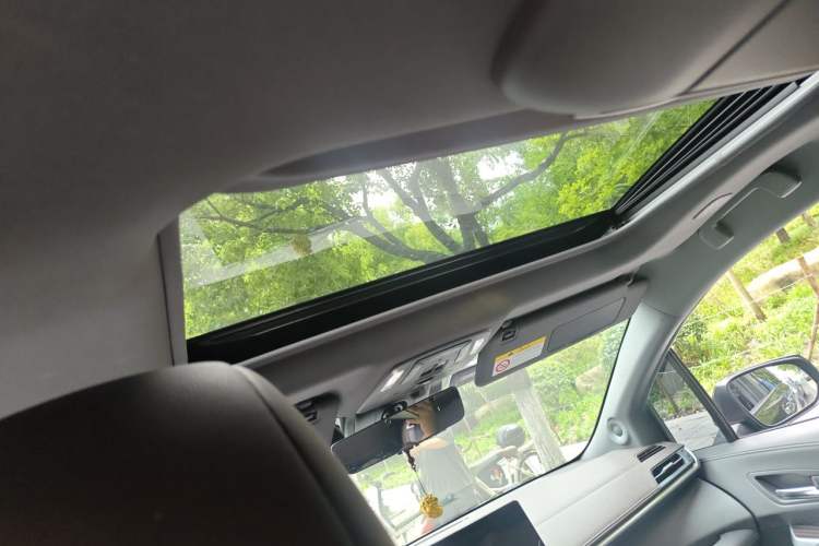 Used Toyota SIENNA 2021 2.5L Hybrid Platinum Edition Headliner