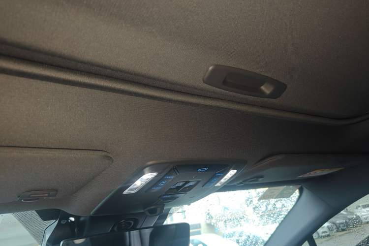 Used Toyota SIENNA 2021 2.5L Hybrid Platinum Edition Headliner