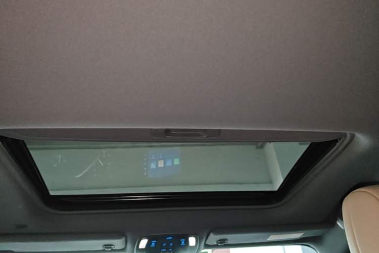 Used Toyota SIENNA 2021 2.5L Hybrid Luxury Edition Headliner