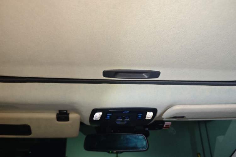 Used Toyota SIENNA 2021 2.5L Hybrid Luxury Edition Headliner