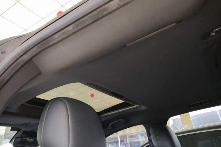 Used Toyota SIENNA 2021 2.5L Hybrid Premium Edition Headliner