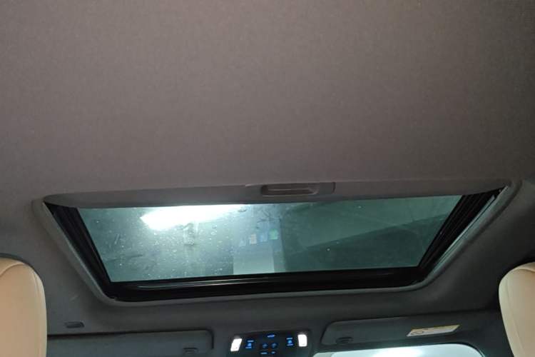 Used Toyota SIENNA 2021 2.5L Hybrid Luxury Edition Headliner