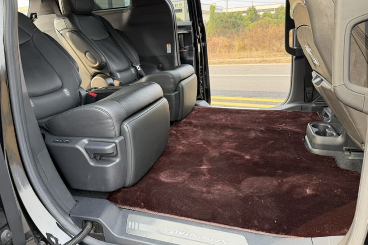 Used Toyota SIENNA 2021 2.5L Hybrid Premium Edition Interior 1