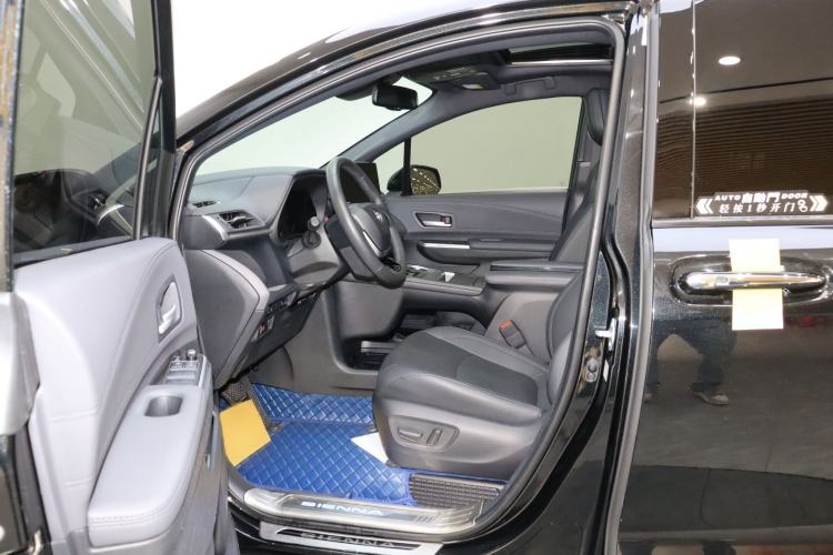 Used Toyota SIENNA 2021 2.5L Hybrid Premium Edition Interior 1