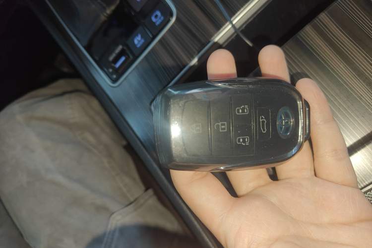 Used Toyota SIENNA 2021 2.5L Hybrid Platinum Edition Interior 1