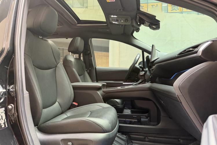 Used Toyota SIENNA 2021 2.5L Hybrid Platinum Edition Interior 1
