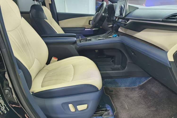 Used Toyota SIENNA 2021 2.5L Hybrid Luxury Edition Interior 10