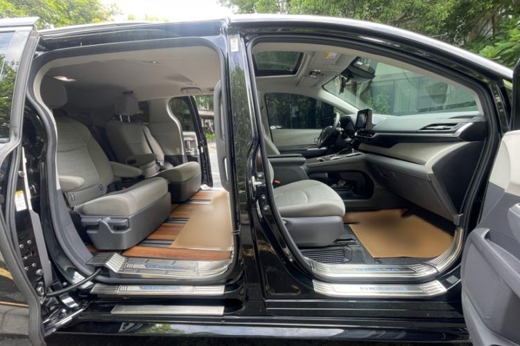 Used Toyota SIENNA 2021 2.5L Hybrid Comfort Edition Interior 11