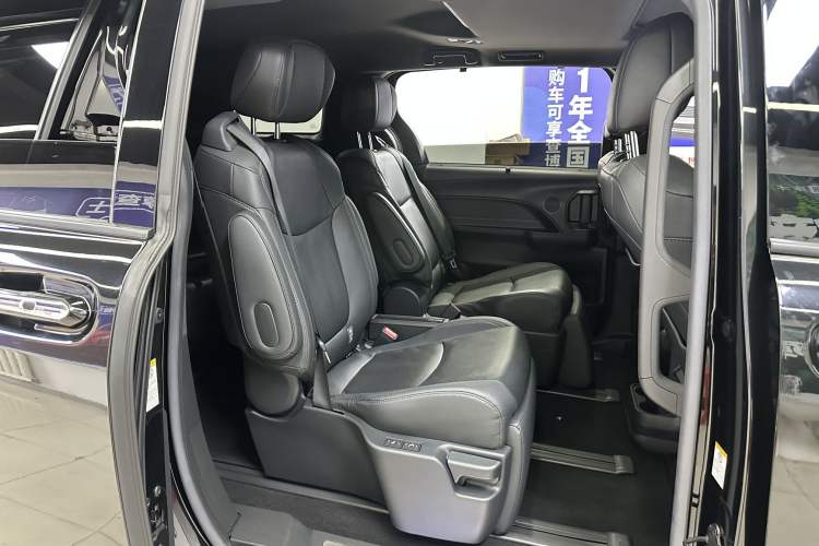 Used Toyota SIENNA 2021 2.5L Hybrid Premium Edition Interior 11