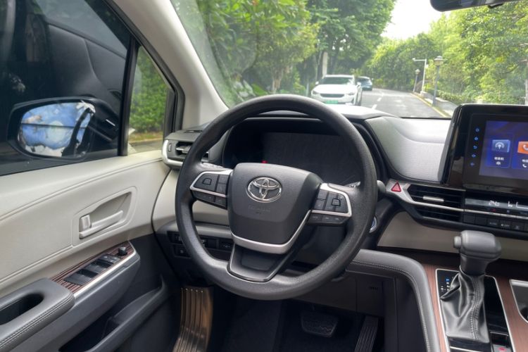 Used Toyota SIENNA 2021 2.5L Hybrid Comfort Edition Interior 15