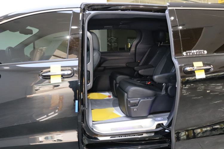 Used Toyota SIENNA 2021 2.5L Hybrid Premium Edition Interior 2