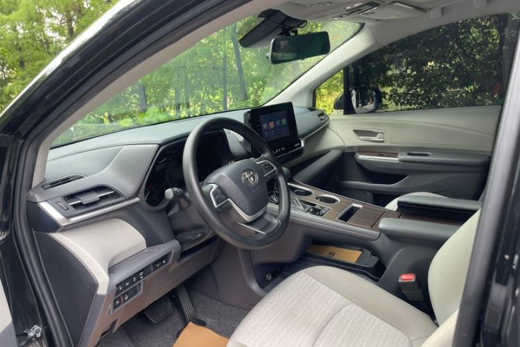 Used Toyota SIENNA 2021 2.5L Hybrid Comfort Edition Interior 2