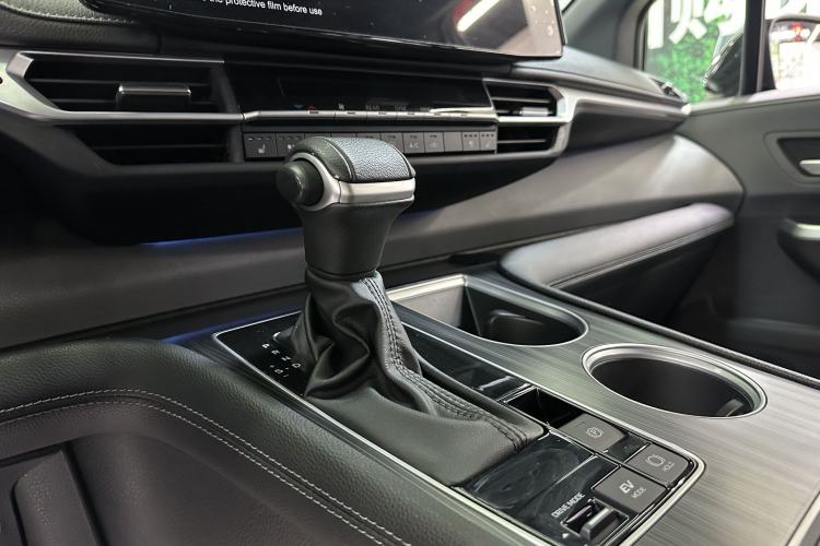Used Toyota SIENNA 2021 2.5L Hybrid Premium Edition Interior 3