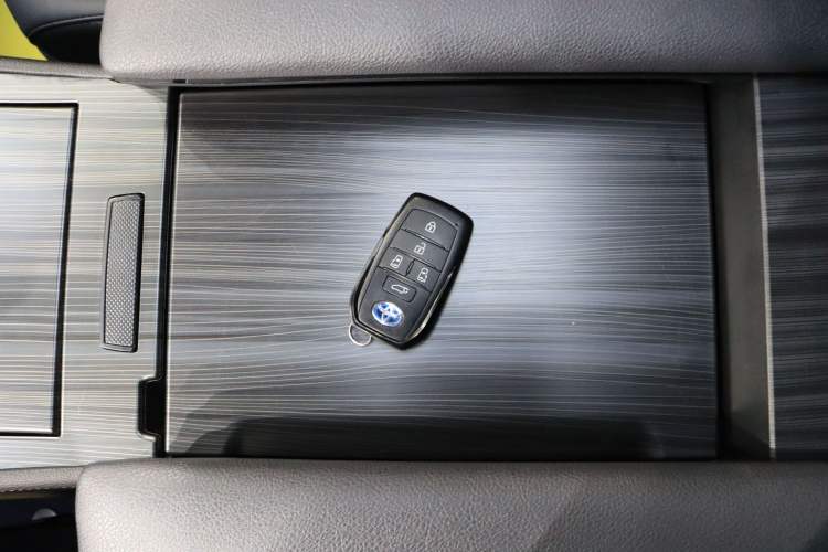 Used Toyota SIENNA 2021 2.5L Hybrid Premium Edition Interior 4