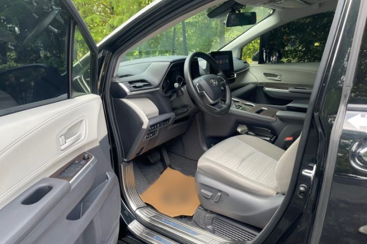 Used Toyota SIENNA 2021 2.5L Hybrid Comfort Edition Interior 4