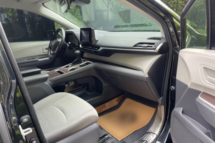 Used Toyota SIENNA 2021 2.5L Hybrid Comfort Edition Interior 5