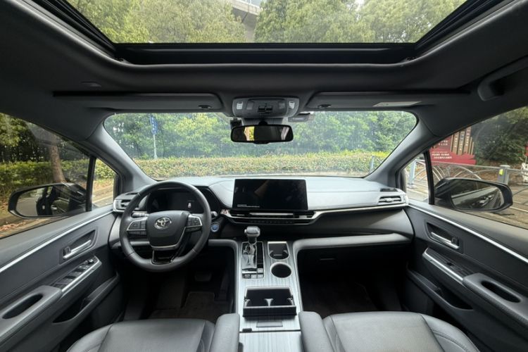 Used Toyota SIENNA 2021 2.5L Hybrid Premium Edition Interior 5