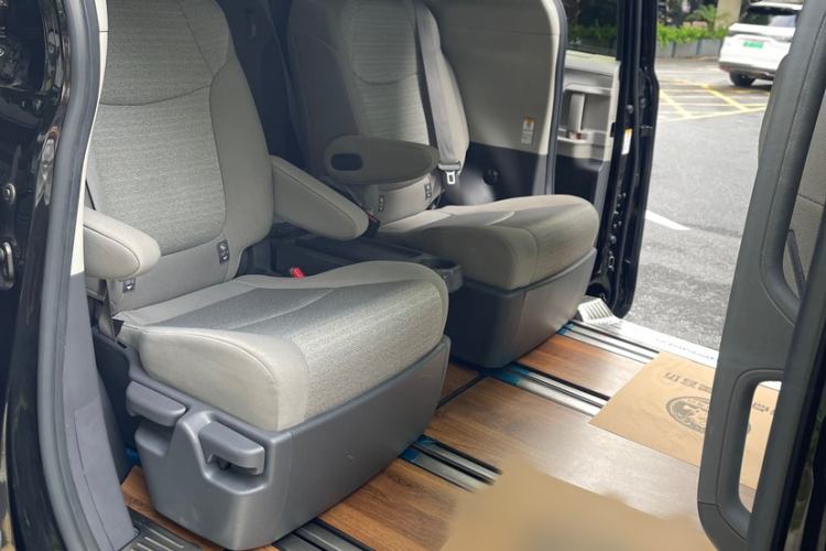 Used Toyota SIENNA 2021 2.5L Hybrid Comfort Edition Interior 6