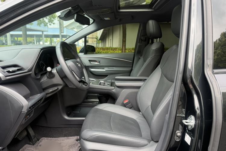 Used Toyota SIENNA 2021 2.5L Hybrid Premium Edition Interior 6