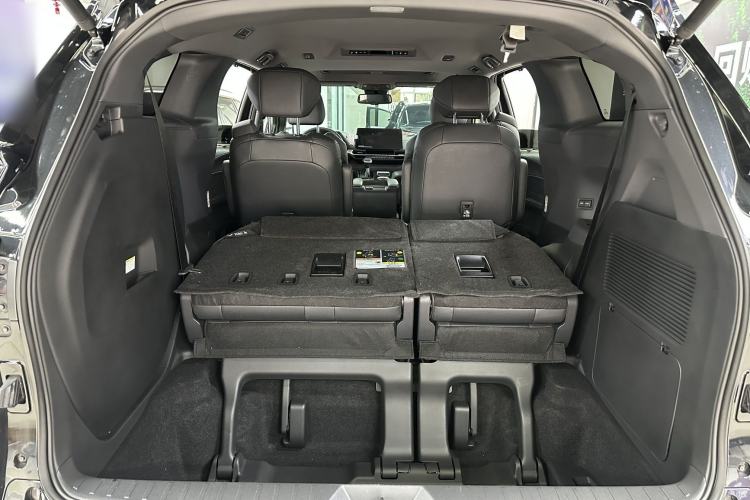 Used Toyota SIENNA 2021 2.5L Hybrid Premium Edition Interior 7