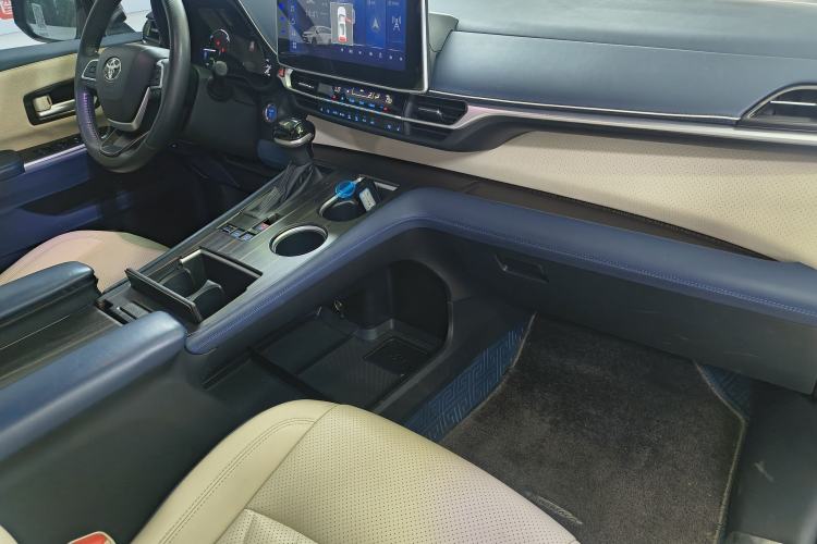 Used Toyota SIENNA 2021 2.5L Hybrid Luxury Edition Interior 8