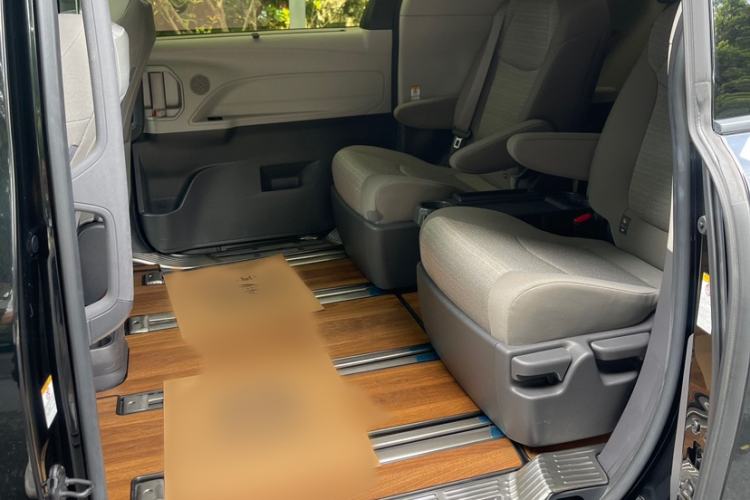 Used Toyota SIENNA 2021 2.5L Hybrid Comfort Edition Interior 9
