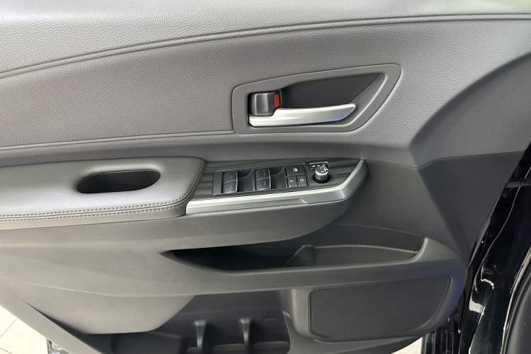 Used Toyota SIENNA 2021 2.5L Hybrid Premium Edition Interior 9