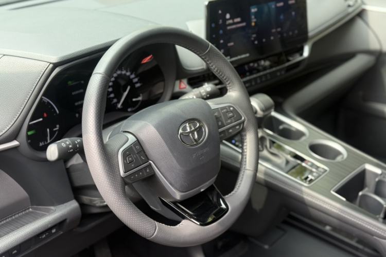 Used Toyota SIENNA 2021 2.5L Hybrid Premium Edition Interior 9