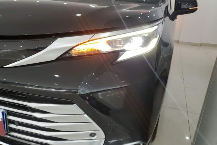Used Toyota SIENNA 2021 2.5L Hybrid Platinum Edition Left Front Headlight