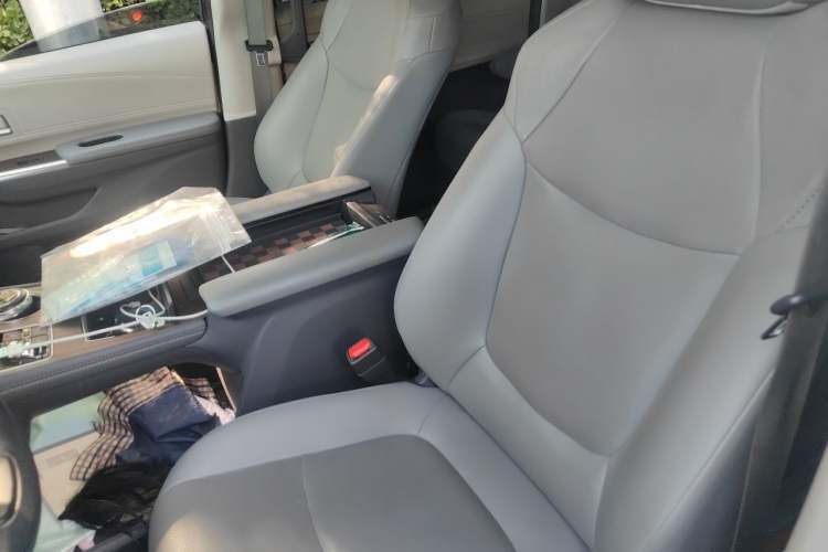 Used Toyota SIENNA 2021 2.5L Hybrid Luxury Edition Left Front Seat