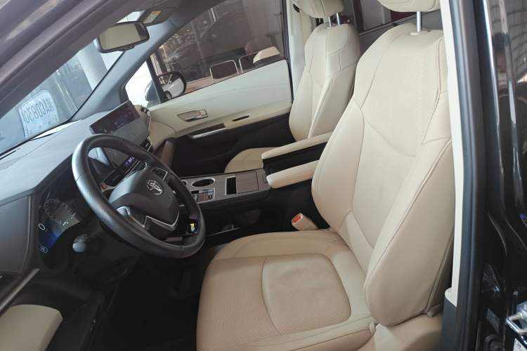 Used Toyota SIENNA 2021 2.5L Hybrid Ultimate Edition Left Front Seat