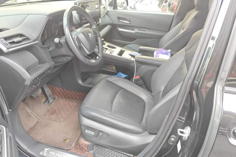 Used Toyota SIENNA 2021 2.5L Hybrid Premium Edition Left Front Seat
