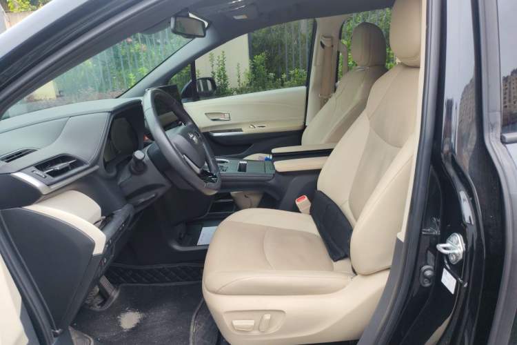 Used Toyota SIENNA 2021 2.5L Hybrid Ultimate Edition Left Front Seat
