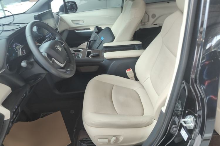 Used Toyota SIENNA 2021 2.5L Hybrid Luxury Edition Left Front Seat