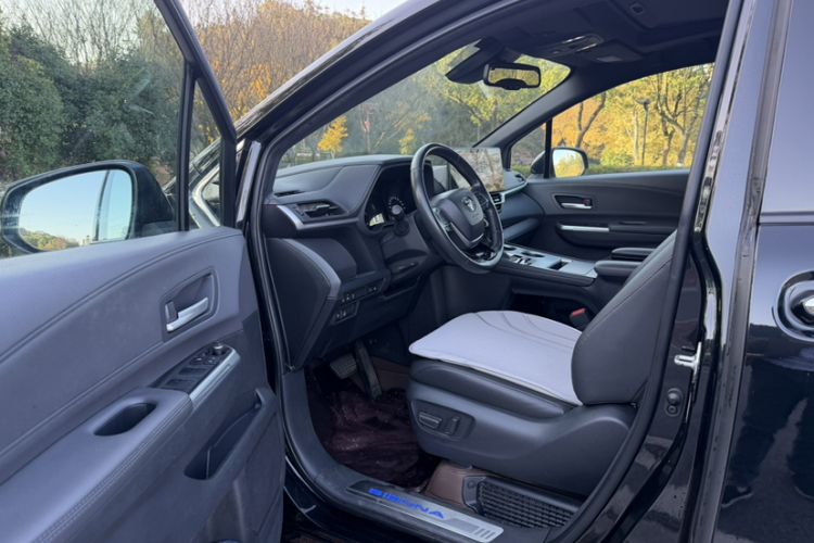 Used Toyota SIENNA 2021 2.5L Hybrid Premium Edition Left Front Seat