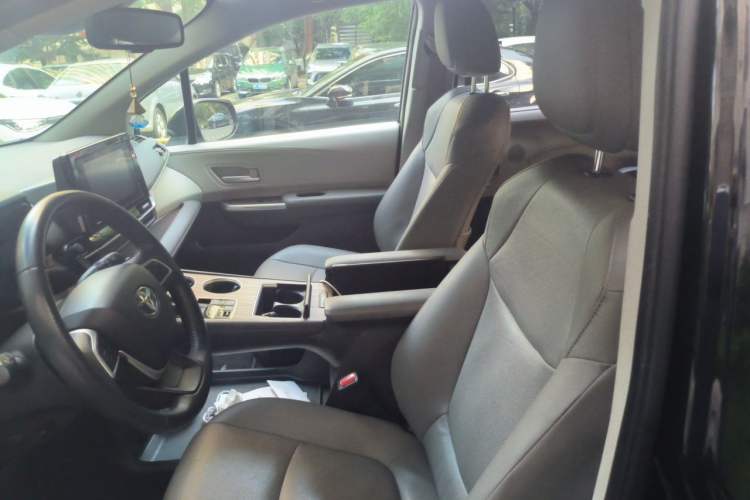 Used Toyota SIENNA 2021 2.5L Hybrid Premium Edition Left Front Seat