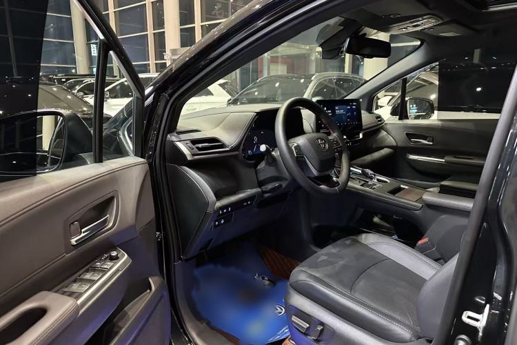 Used Toyota SIENNA 2021 2.5L Hybrid Ultimate Edition Left Front Seat