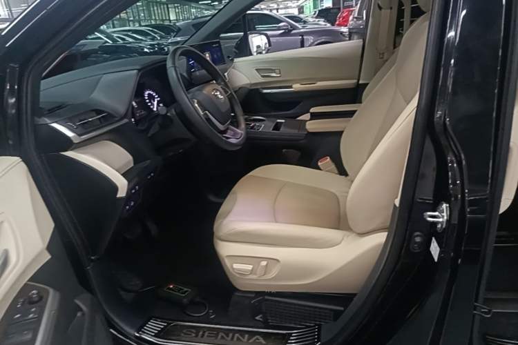 Used Toyota SIENNA 2021 2.5L Hybrid Luxury Edition Left Front Seat