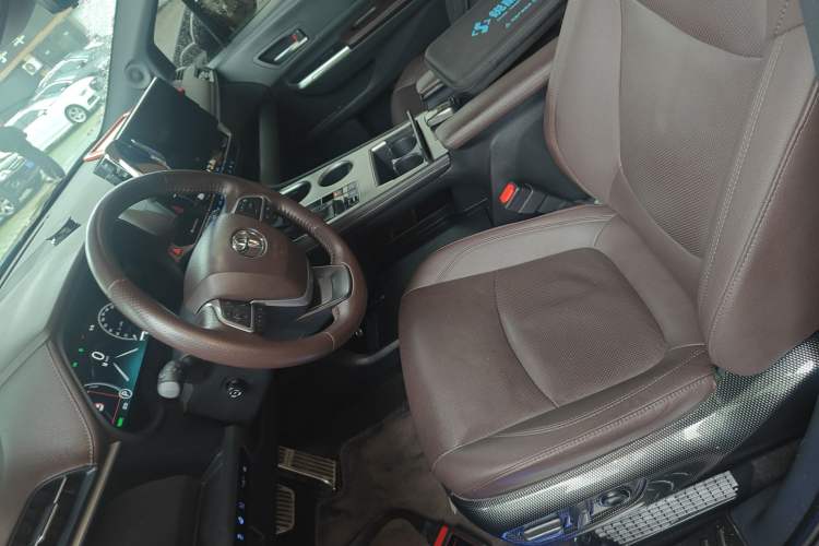 Used Toyota SIENNA 2021 2.5L Hybrid Platinum Edition Left Front Seat