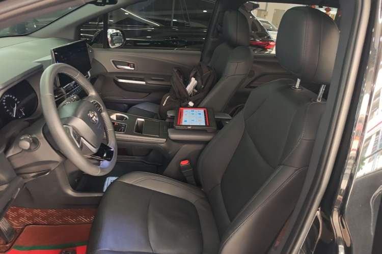 Used Toyota SIENNA 2021 2.5L Hybrid Premium Edition Left Front Seat