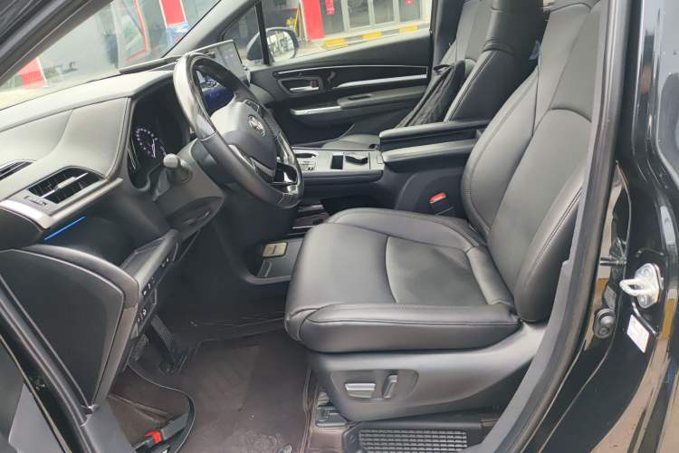 Used Toyota SIENNA 2021 2.5L Hybrid Premium Edition Left Front Seat