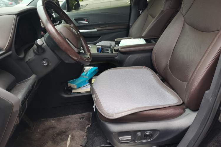 Used Toyota SIENNA 2021 2.5L Hybrid Platinum Edition Left Front Seat