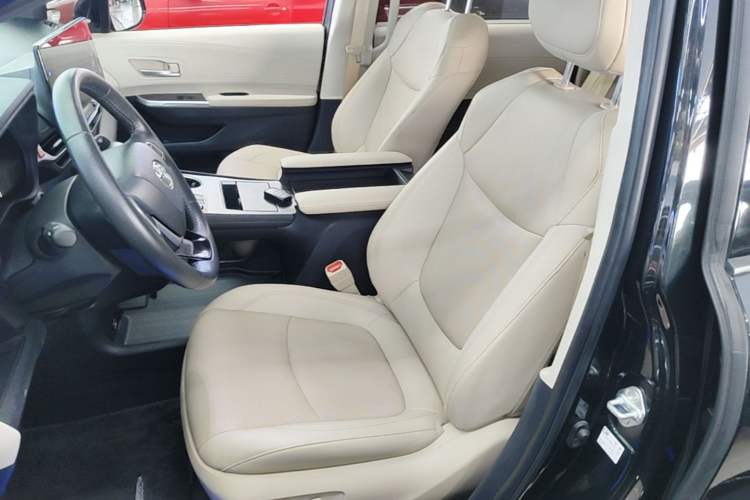 Used Toyota SIENNA 2021 2.5L Hybrid Premium Edition Left Front Seat