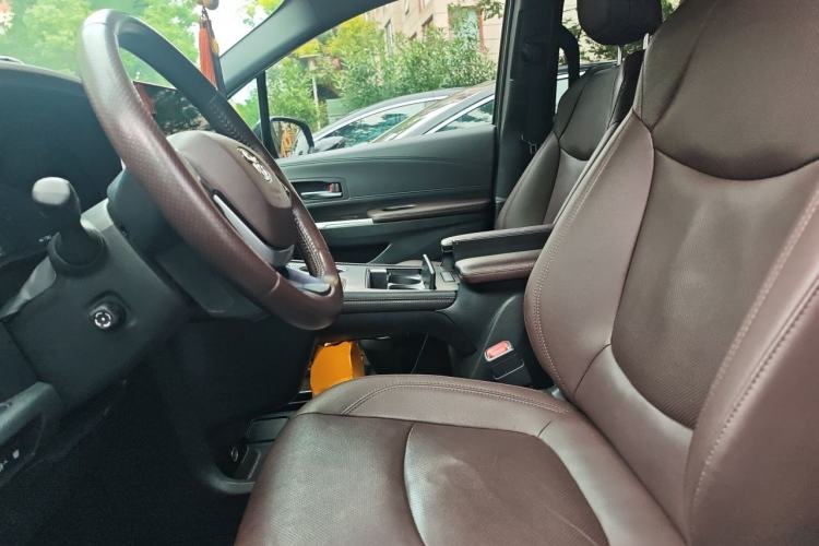 Used Toyota SIENNA 2021 2.5L Hybrid Platinum Edition Left Front Seat