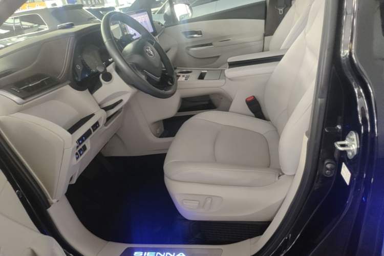 Used Toyota SIENNA 2021 2.5L Hybrid Ultimate Edition Left Front Seat