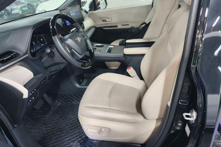 Used Toyota SIENNA 2021 2.5L Hybrid Ultimate Edition Left Front Seat