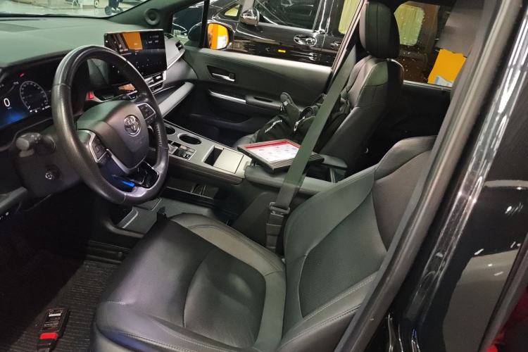 Used Toyota SIENNA 2021 2.5L Hybrid Platinum Edition Left Front Seat