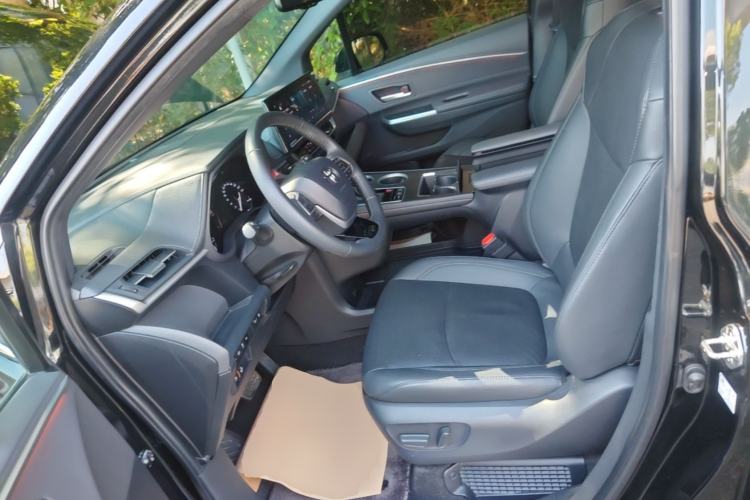 Used Toyota SIENNA 2021 2.5L Hybrid Premium Edition Left Front Seat