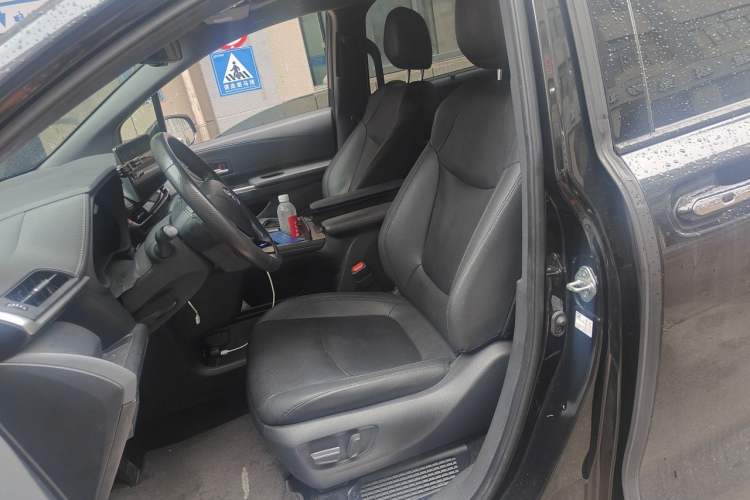 Used Toyota SIENNA 2021 2.5L Hybrid Luxury Edition Left Front Seat