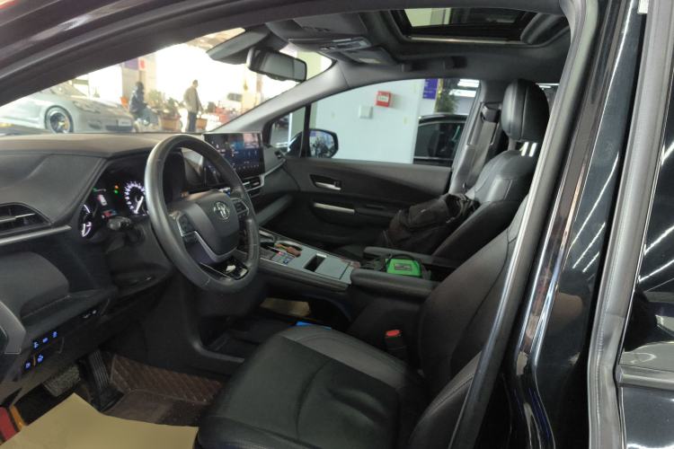 Used Toyota SIENNA 2021 2.5L Hybrid Premium Edition Left Front Seat